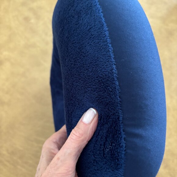 Cloudz Travel Neck Pillow - Picture 5 of 10